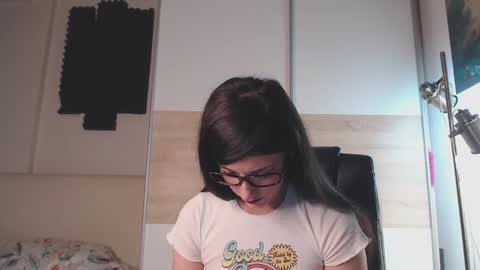 Alice online show from December 4, 1:36 pm