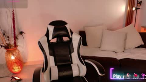 Alyson online show from March 31, 2:06 pm