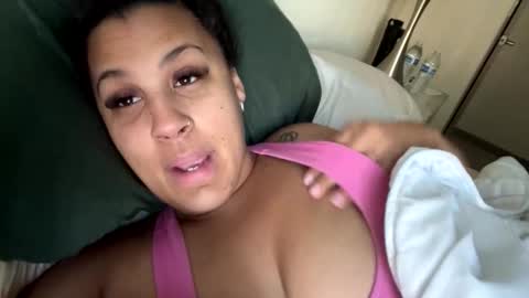 Snapshot of alyssiaa612735 chatting on October 12, 4:53 pm Alyssiaa online show from October 12, 4:53 pm