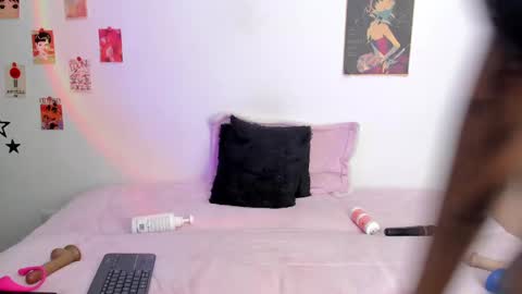 Snapshot of alyxroses chatting on March 8, 1:28 am    online show from March 8, 1:28 am