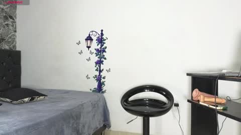 victoria milf online show from December 19, 8:15 pm