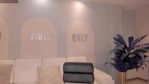 Amalia cruss online show from November 16, 1:40 am