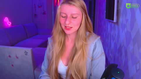 Amalia online show from November 7, 1:57 pm