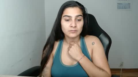 The queen of the biceps  online show from November 25, 10:19 pm