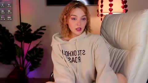 Amanda  fox online show from February 19, 1:28 pm