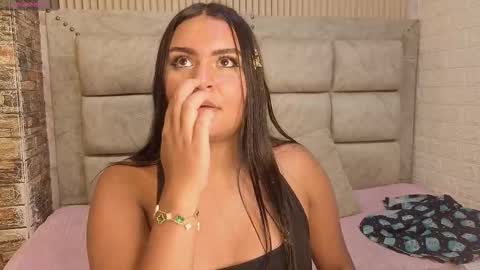 amarahanks_ online show from December 19, 8:15 pm