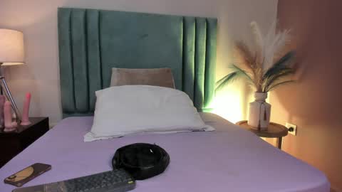 Amara Yasbel online show from April 10, 6:12 pm