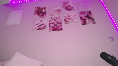 amazing_agness online show from December 3, 7:05 am