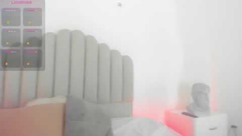 ambarevans_ online show from December 1, 11:52 am