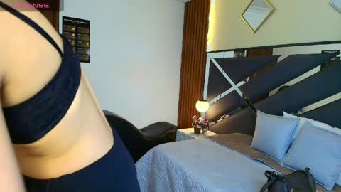 Ambar Ross online show from April 25, 1:52 pm