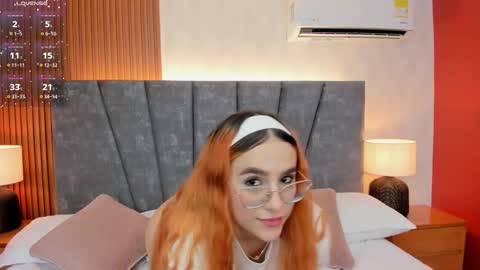 Snapshot of amber_kiss_ chatting on September 23, 6:47 pm Emily online show from September 23, 6:47 pm
