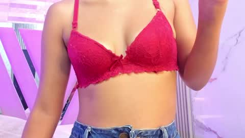 Amber online show from April 1, 6:49 pm