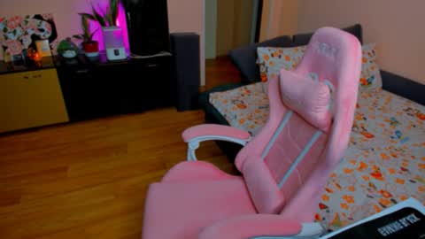 Snapshot of ameli_moon chatting on October 18, 4:11 pm Eileen online show from October 18, 4:11 pm