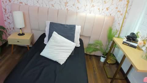 Amelia Adams online show from November 16, 12:07 pm