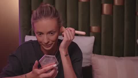 Amelia online show from July 9, 8:02 pm