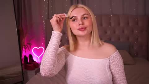  Amelia  online show from April 18, 5:20 am