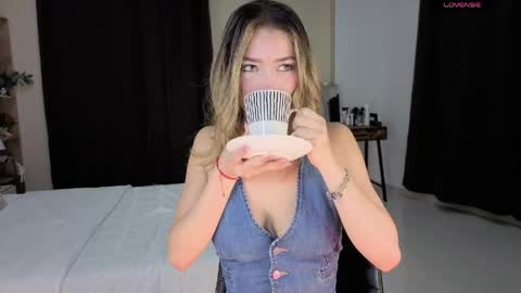 Isabella online show from April 15, 3:10 am