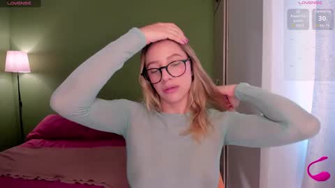 Amelie Graham online show from March 5, 7:06 pm