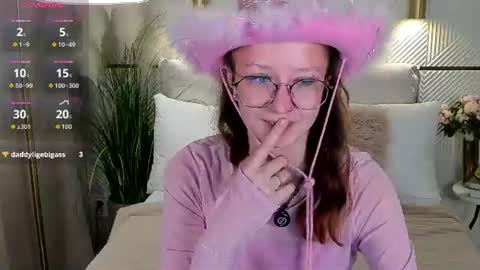 Amelie  online show from July 11, 11:13 am