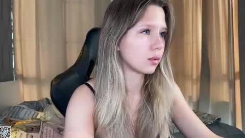 Snapshot of ameliia_castro chatting on October 5, 9:50 am Ameliia castro online show from October 5, 9:50 am