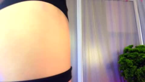 AmeliRoyse online show from December 19, 6:14 pm