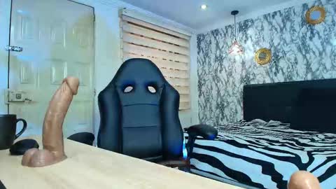 Amell Thomson online show from January 7, 5:29 pm