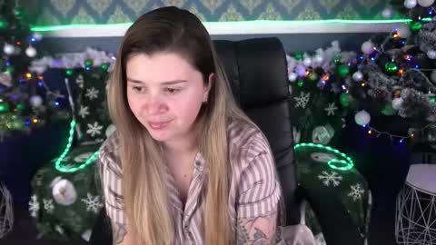 amellymillyy online show from December 22, 1:51 pm