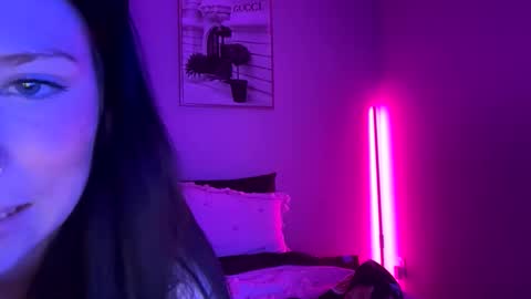 amereyraylyn2 online show from April 15, 12:14 am