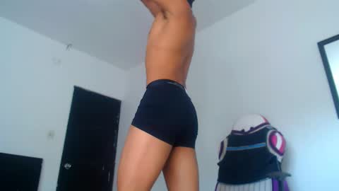 Snapshot of american_challenges chatting on February 21, 1:44 pm miguel online show from February 21, 1:44 pm