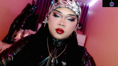 Queen Mireska online show from May 6, 6:25 pm