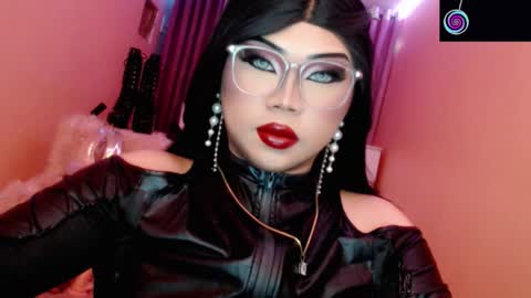 Queen Mireska online show from March 2, 5:41 pm