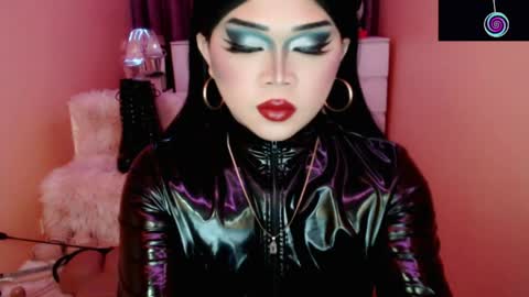 Queen Mireska online show from March 31, 5:35 pm