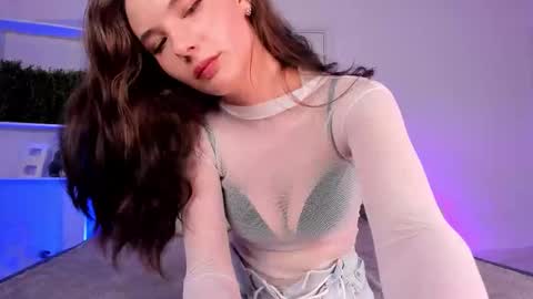 AMIRA WOW online show from September 25, 7:04 am