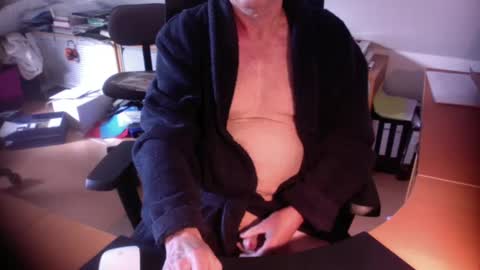 Snapshot of amor2200 chatting on September 10, 8:15 am Amor2200 online show from September 10, 8:15 am