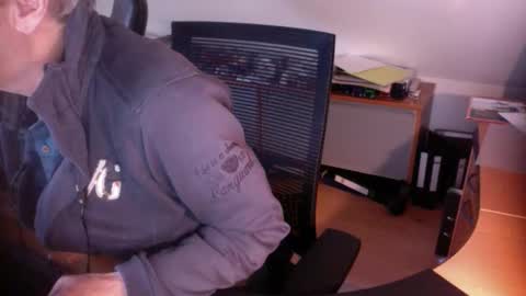 Snapshot of amor2200 chatting on February 23, 4:24 pm Amor2200 online show from February 23, 4:24 pm