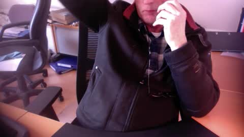 Snapshot of amor2200 chatting on March 3, 2:17 pm Amor2200 online show from March 3, 2:17 pm