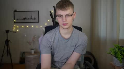 Andrew Amor online show from February 14, 2:42 pm