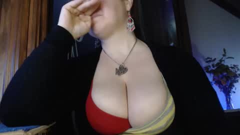 amorelara online show from February 8, 6:01 pm