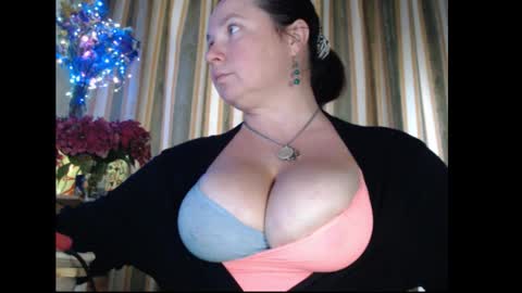 amorelara online show from September 9, 1:44 pm