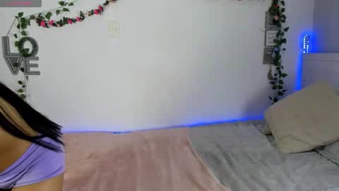 amy_bee1 online show from January 17, 12:31 am