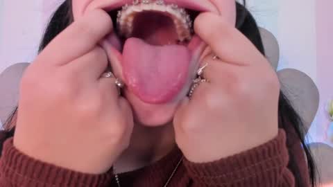 Amy online show from April 13, 9:30 pm