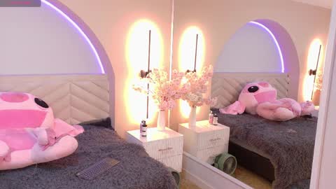 Amy online show from April 11, 7:07 pm