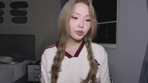 girl next door named Amy online show from November 27, 4:03 pm