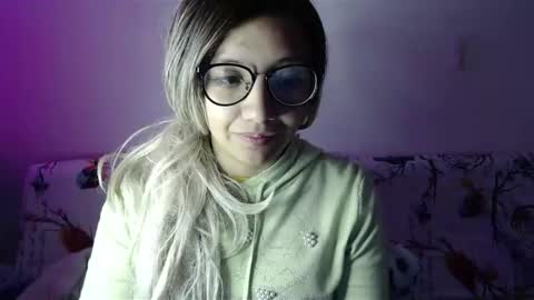 amycosplay99 online show from January 1, 2:20 pm