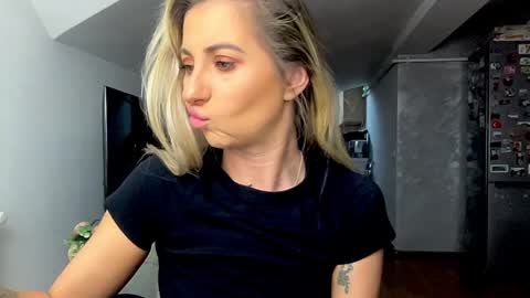 amyroberta92 online show from December 22, 7:37 am