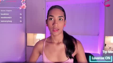 anaacollins_ online show from March 5, 12:25 pm