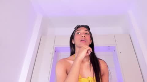 anaacollins_ online show from September 30, 5:56 pm