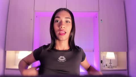 anaacollins_ online show from May 6, 12:00 pm