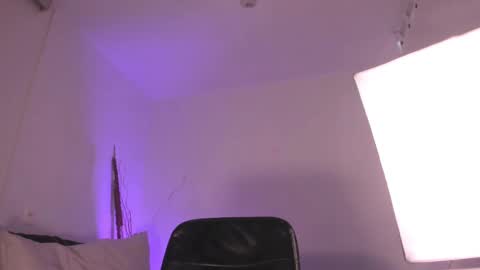 ANABEL WOLF  online show from February 13, 9:39 pm