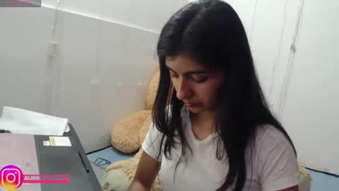 Snapshot of anahibrowns95 chatting on February 18, 10:03 pm Anahi Browns online show from February 18, 10:03 pm